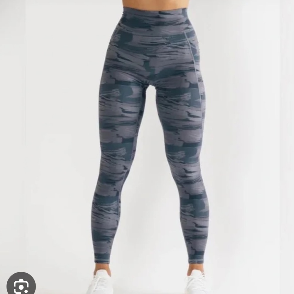 Alphalete surface leggings, size s